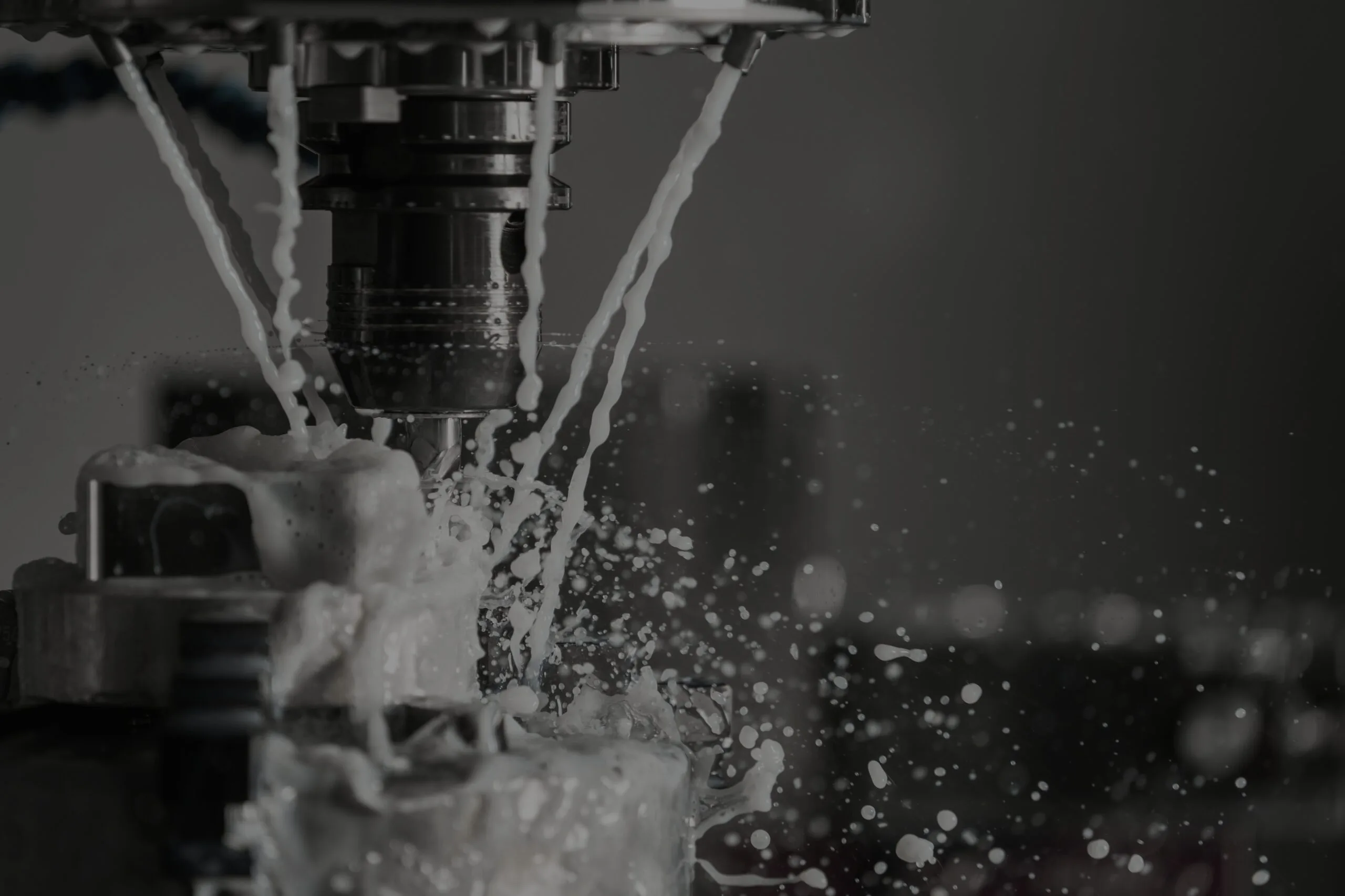 CNC-Fräsen an einem Metallbauteil